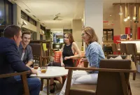 Holiday Inn Express SYDNEY AIRPORT by IHG - bar