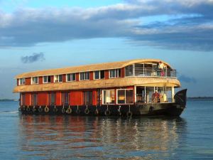 Pearl Spot Houseboat