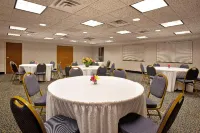 Holiday Inn Express & Suites ST. JOSEPH LAKEFRONT by IHG - Kitchen