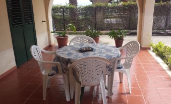 Apartment in Villa (Near the Sea)