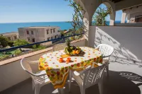 Apartment 250 Meters from the Beach: Sea View - Apartments