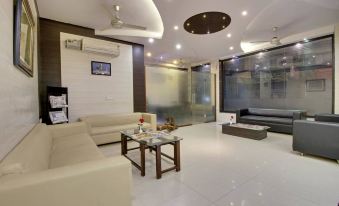 Hotel Sky Rich International - 05 Mins from Karol Bagh Metro Station