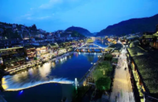 鳳凰千尋雲凈禪意江景民宿