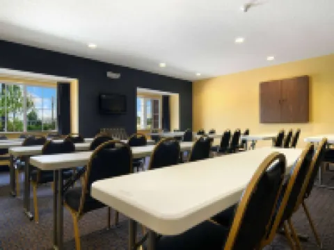 ไมโครเทล อินน์แอนด์สวีทส์ บายวินด์แฮม โคลัมบัส/ใกล้ฟอร์ตมัวร์ โรงแรมในโคลัมบัส