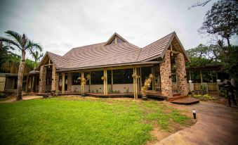 Gooderson DumaZulu Lodge and Traditional Village