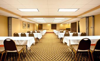 Holiday Inn Express Milwaukee-West Medical Center