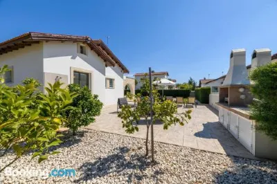 Kymma Villa #16 Hotels near Ayia Thekla Beach