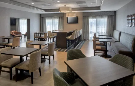 Hampton Inn Boston Logan Airport Отели рядом с достопримечательностью «Revere Beach»