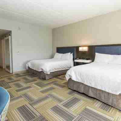 Hampton Inn & Suites Syracuse-North (Airport Area) Rooms