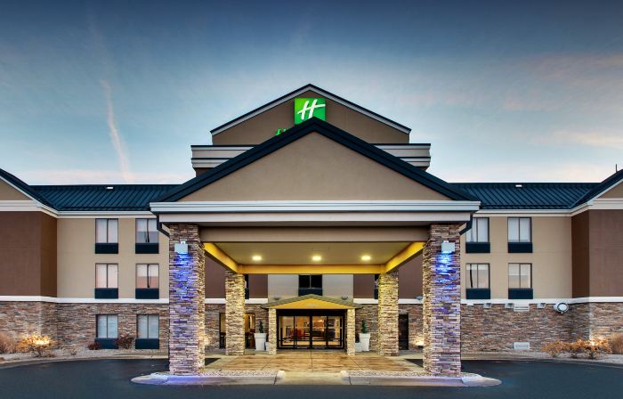 Holiday Inn Express & Suites CEDAR RAPIDS-I-380 @ 33RD AVE by IHG