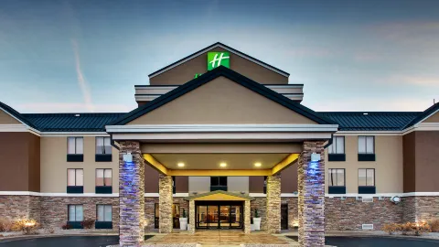 Holiday Inn Express & Suites CEDAR RAPIDS-I-380 @ 33RD AVE by IHG in Cedar Rapids