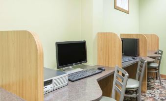 Ramada by Wyndham des Moines Tropics Resort & Conference Ctr