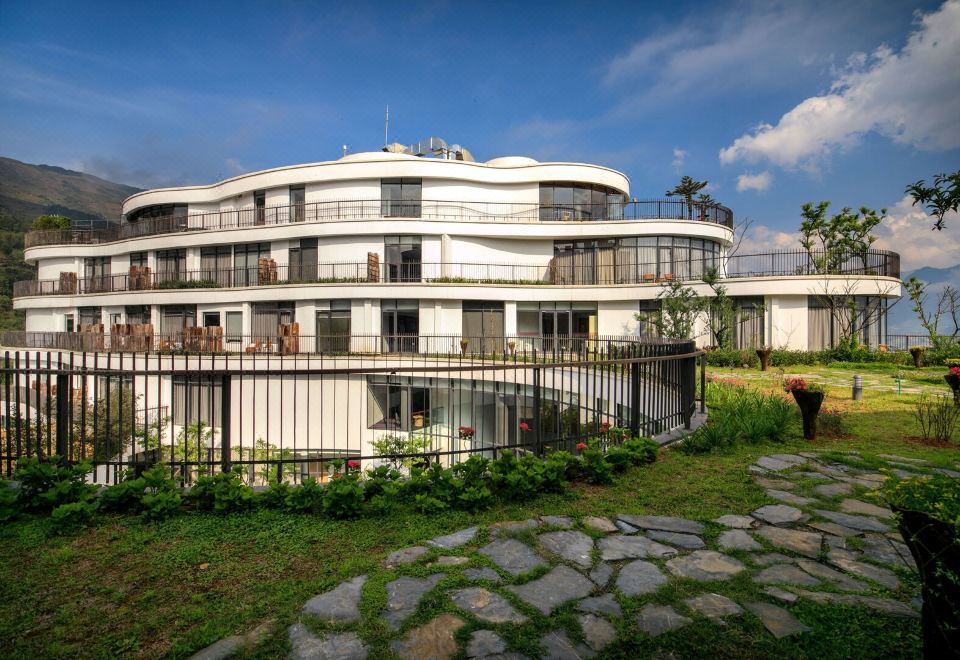 [Pao's Sapa Leisure Hotel의 전망 좋은 수영장 이미지]