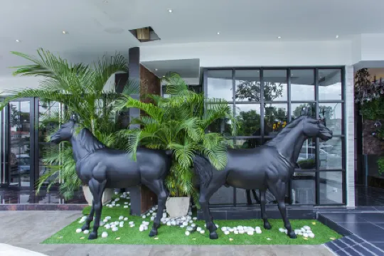 Midori Concept Hotel Отели рядом с достопримечательностью «Sky Gardens Residences»