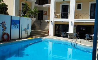 Renia Studios - Standard Studio Overlooking the Swimming Pool