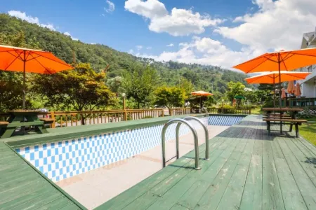 Hoengseong New Onnuri Pension Отели рядом с достопримечательностью «Hoengseong Theme Land»