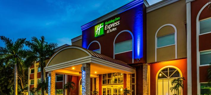 Holiday Inn Express & Suites BRADENTON WEST by IHG Hotels in Manatee County