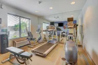 Holiday Inn Express & Suites Tampa -USF-Busch Gardens