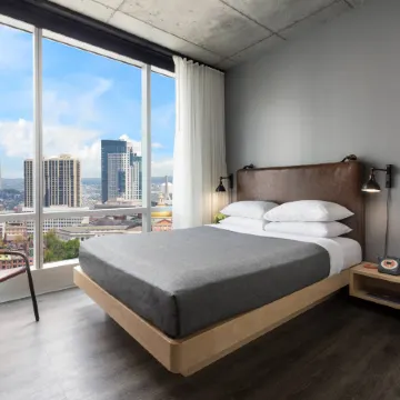 Moxy Boston Downtown Отели рядом с достопримечательностью «Фанеил Холл Маркетплас»