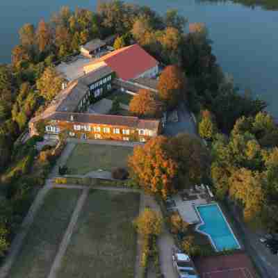 Domaine du Chatelard Hotel Exterior