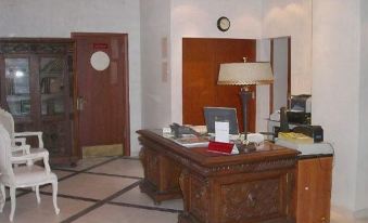 Bratiya Karamazovy Hotel (Karamazov Brothers Hotel)