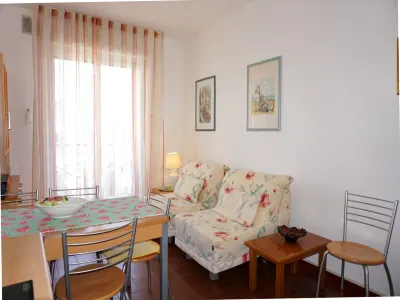 Cozy Apartment with Large Terrace-Beahost Rentals