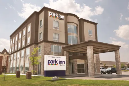 Park Inn by Radisson Brampton, on