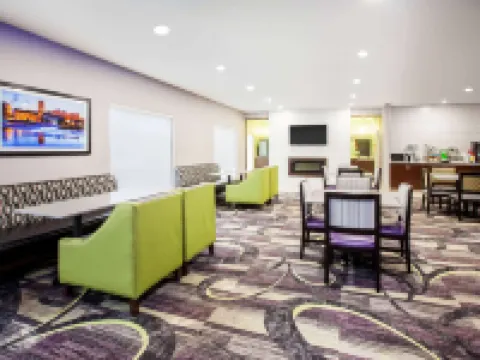 La Quinta Inn & Suites by Wyndham Elkhart Hotel di Elkhart