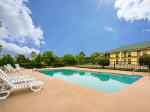 Quality Inn & Conference Center Hotels in Heber Township