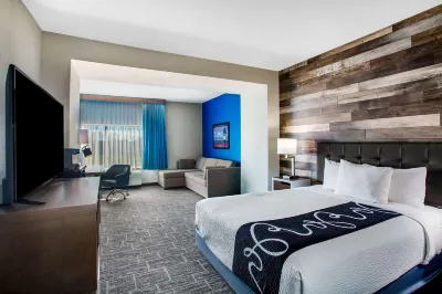 La Quinta Inn & Suites by Wyndham Pittsburg Các khách sạn ở 