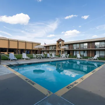 Super 8 by Wyndham Goldsboro