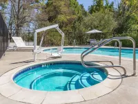 Creekside Inn & Suites Hotels in Willits