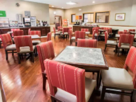 克里斯特爾萊克-阿爾岡金舒適酒店 克里斯特爾萊克酒店