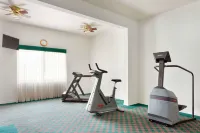 Days Inn & Suites by Wyndham Sikeston فنادق في Miner