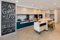 TownePlace Suites by Marriott Atlanta Airport North - breakfast