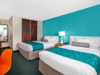Howard Johnson by Wyndham Colorado Springs Hotels near Ivywild School