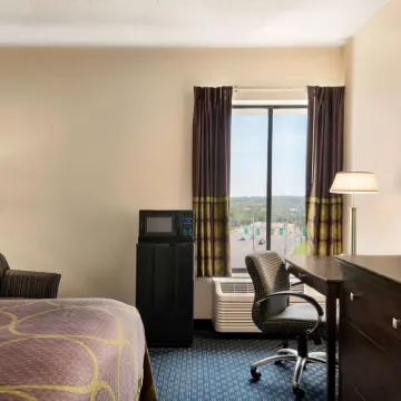 Super 8 by Wyndham Liverpool/Syracuse North Airport Các khách sạn gần Trường đại học Syracuse University