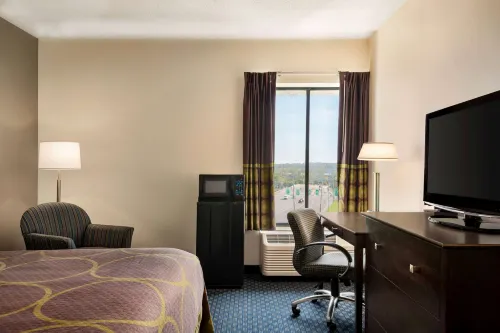 Super 8 by Wyndham Liverpool/Syracuse North Airport Hotels in Salina