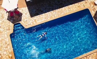 The Oriana Orange - Retro Hotel & Resort