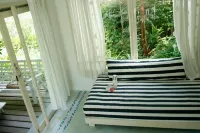 Brassiere Beach Resort Hotels in Sam Roi Yot