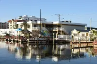 海灣棕櫚海濱度假酒店及碼頭