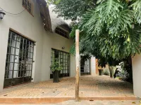 Aerotropolis Guest Lodge Hotel di Kempton Park