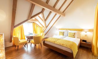 4. Hotel & ..