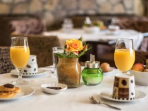 9 Queens Spa Hotel Hotels in Istiaia-Aidipsos