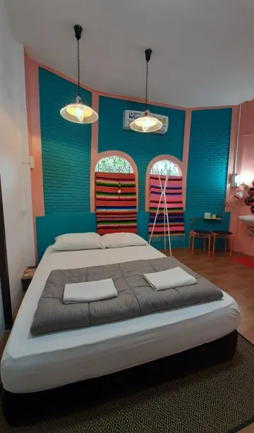 ห้องดีลักซ์ เตียงใหญ่ 1 เตียง