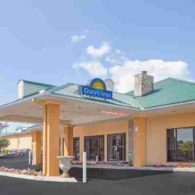 Days Inn by Wyndham Lenoir City Hotel Exterior