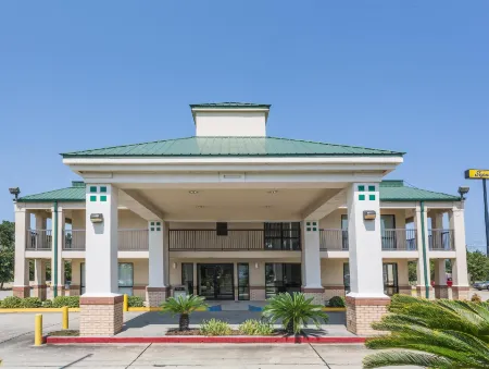 Super 8 by Wyndham Slidell Отели в г. Слайделл