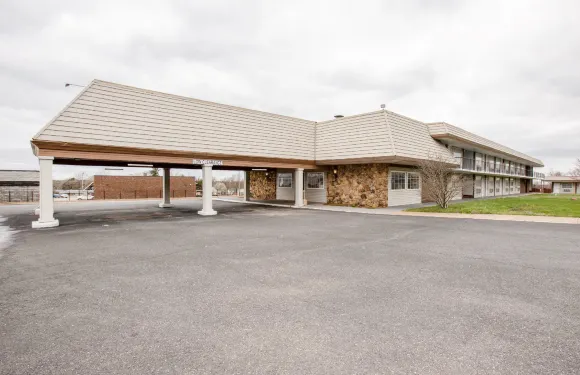 OYO密蘇里萊巴嫩I-44酒店