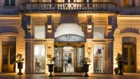 Grande Albergo Internazionale Hotels near Portico dei Cavalieri Templari