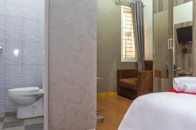 RedDoorz Plus Near Ipdn Hotels in Jatinangor
